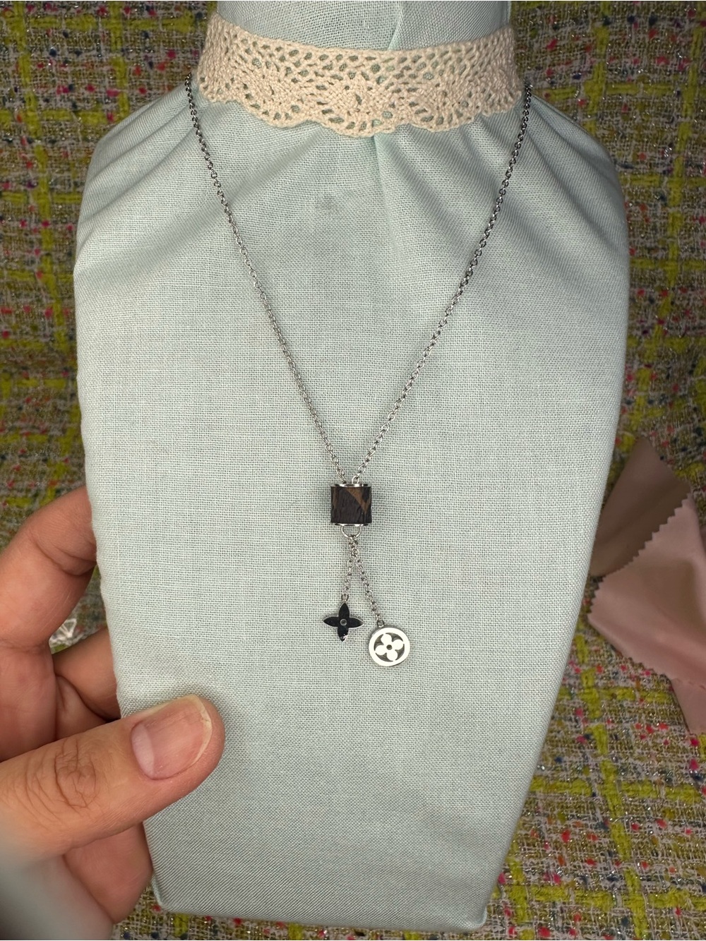 Silver and Black Pendant Y‑Necklace - Elegant Women's Jewelry